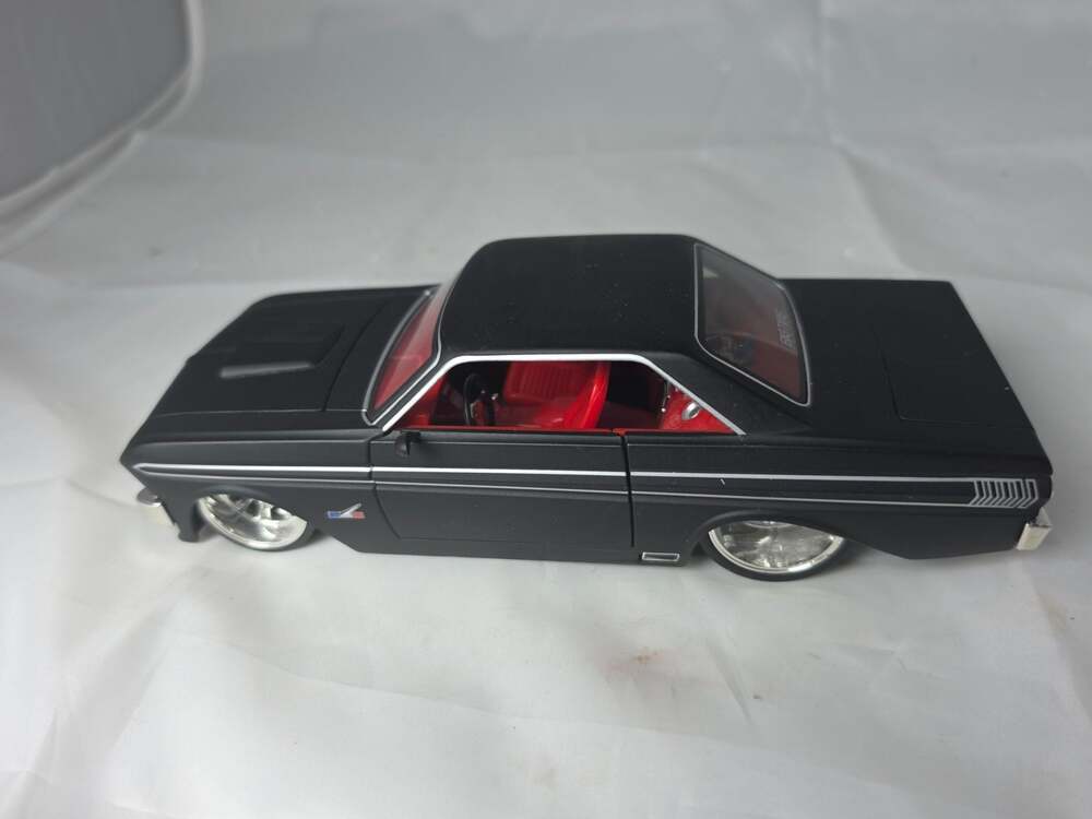 Jada Toys Bigtime Muscle 1964 Ford Falcon 1/24 Scale Diecast Model